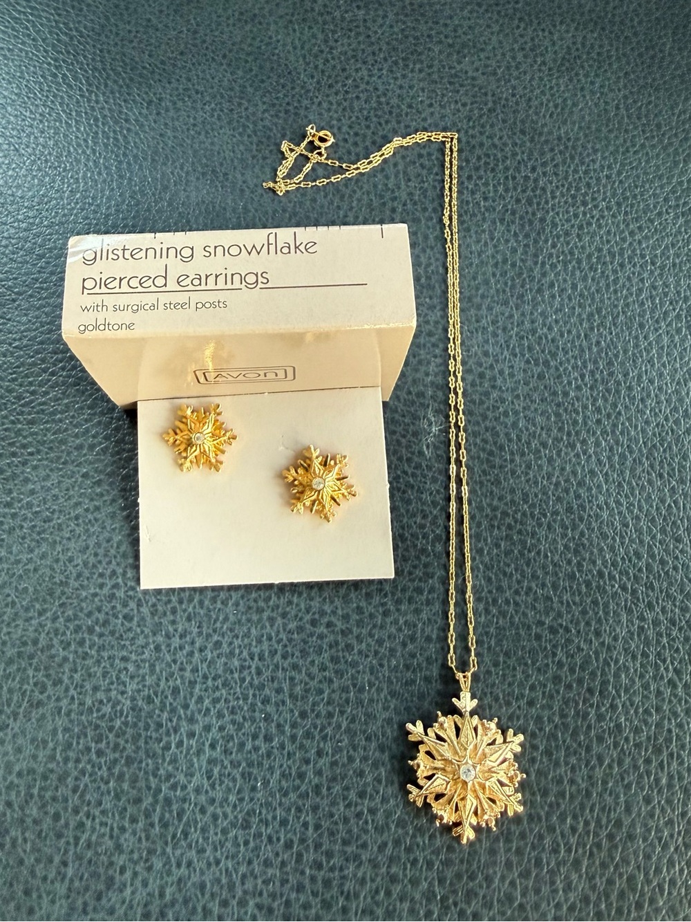 Vintage Avon Goldtone Snowflake Pendant Necklace & Pierced Earrings Set - Gold